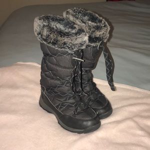 Snow boots size 7 good condition